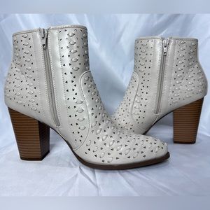 JustFab, size 9.5, cream coloured ankle boots
